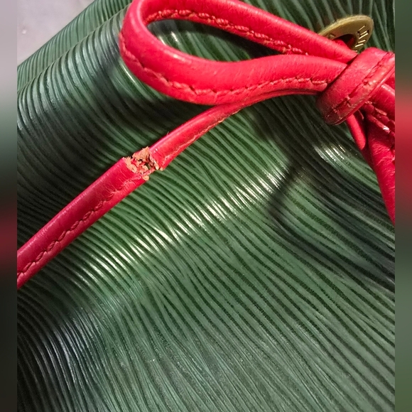 Gorgeous Louis Vuitton Epi Bi-Color Petit Noe Borneo Castillan Red - Picture 11 of 11